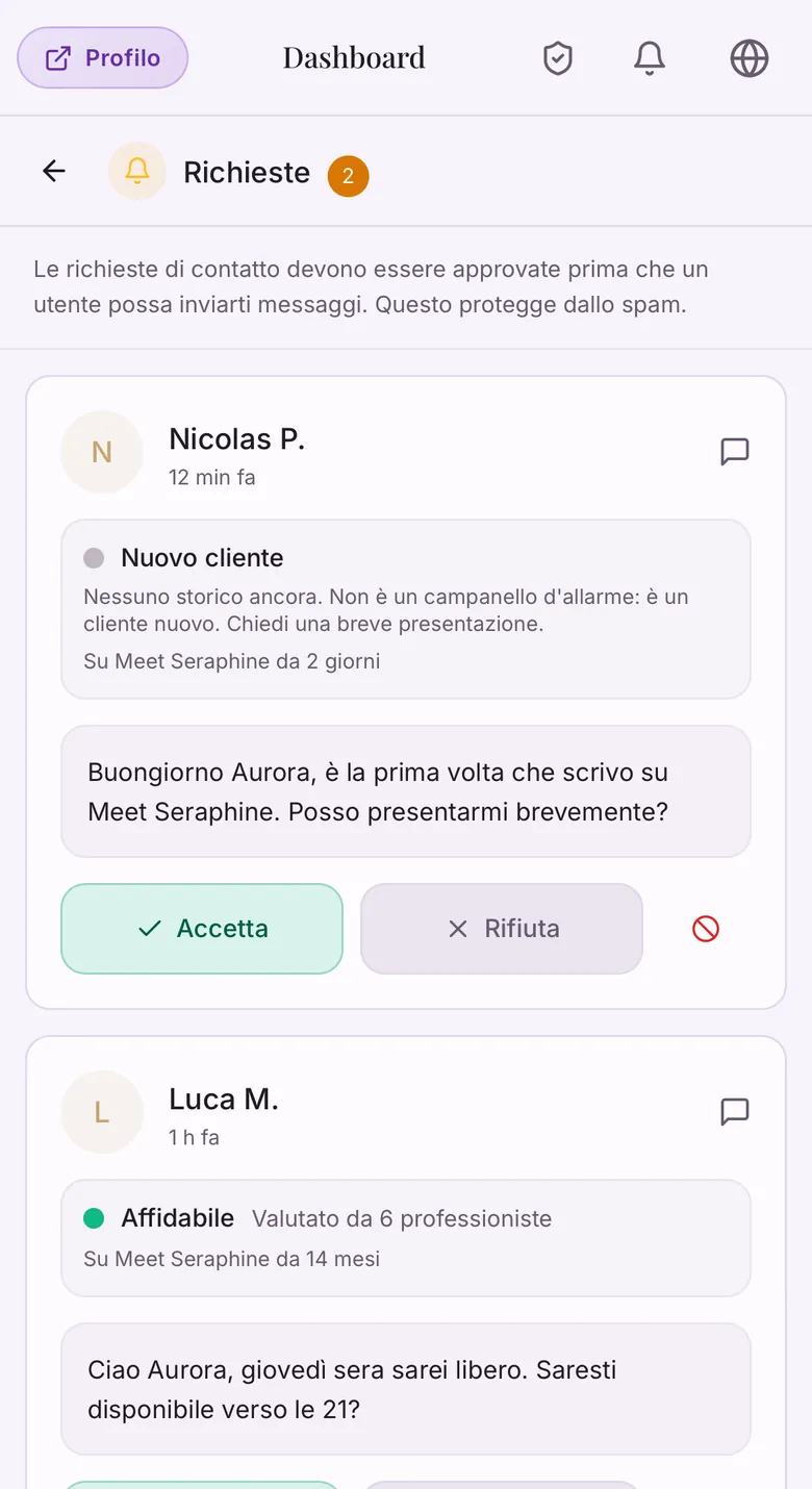 Una richiesta di contatto con il pallino grigio «Nuovo cliente» e il suggerimento di chiedere una breve presentazione.